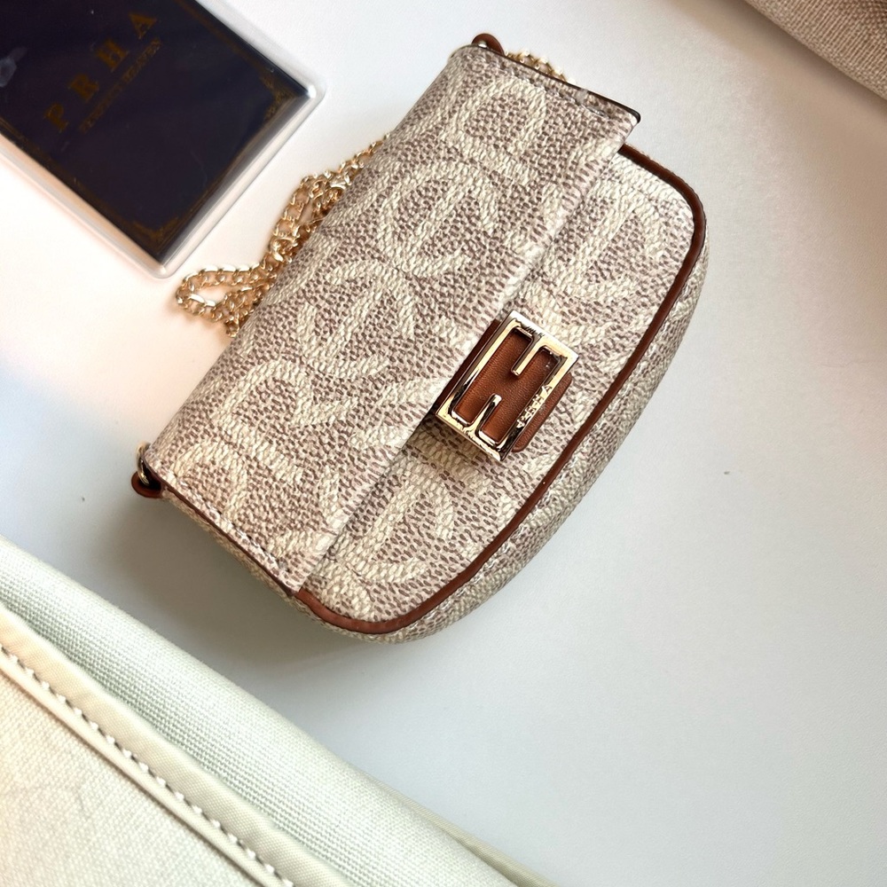 Cream colored headphone Crossbody Bag